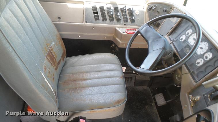 image for item DR9645 2004 International school bus