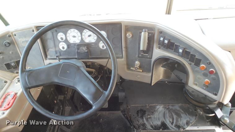 image for item DR9645 2004 International school bus