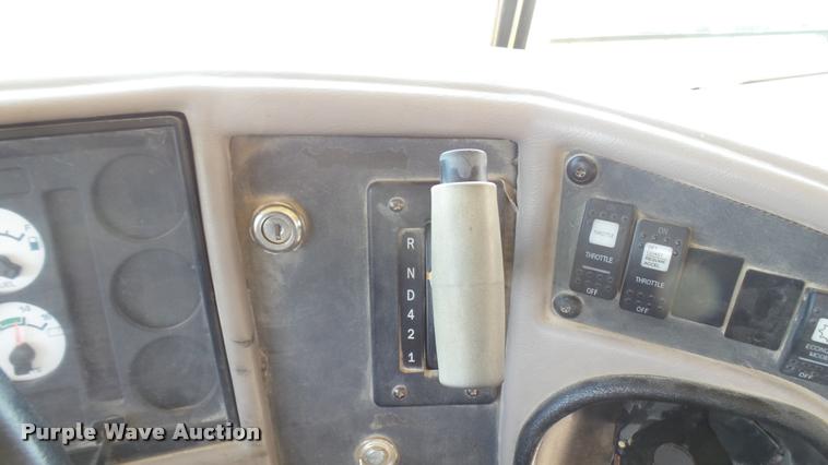 image for item DR9645 2004 International school bus