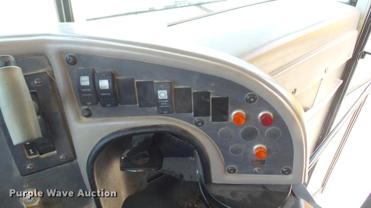 image for item DR9645 2004 International school bus