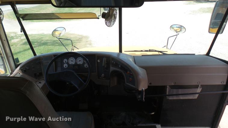 image for item DR9645 2004 International school bus