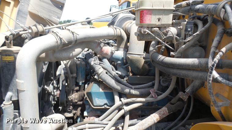 image for item DR9645 2004 International school bus