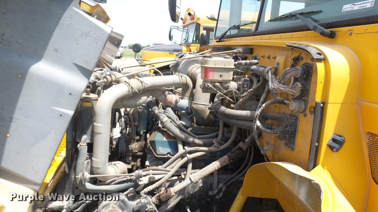 image for item DR9645 2004 International school bus