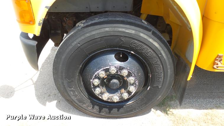 image for item DR9645 2004 International school bus