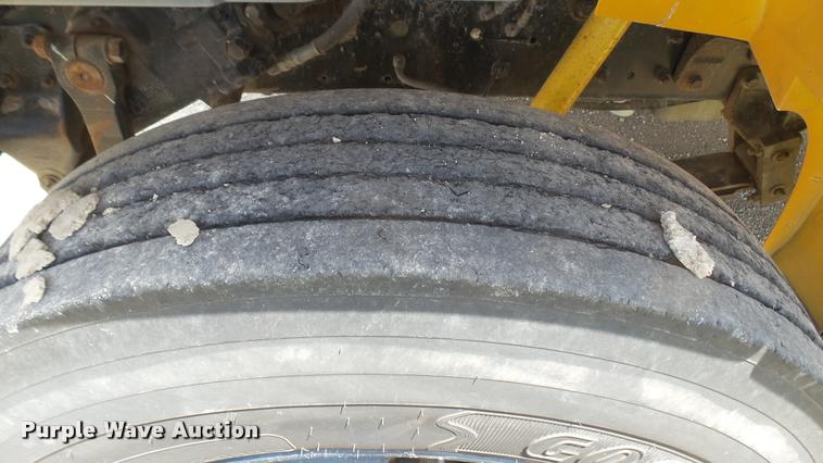 image for item DR9645 2004 International school bus