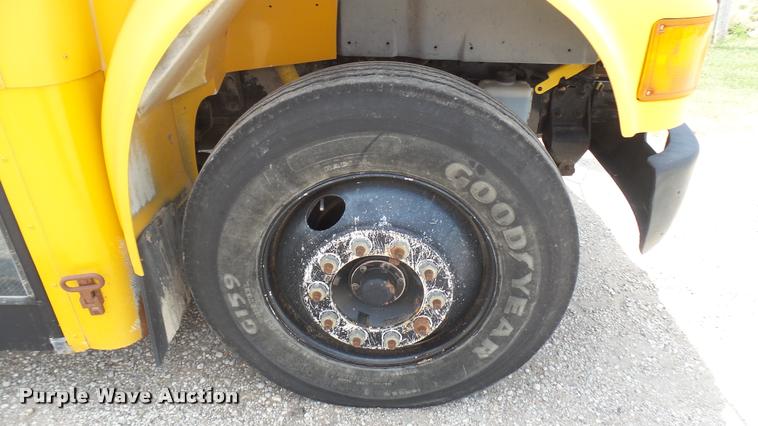 image for item DR9645 2004 International school bus