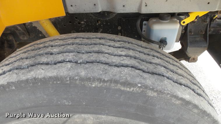 image for item DR9645 2004 International school bus