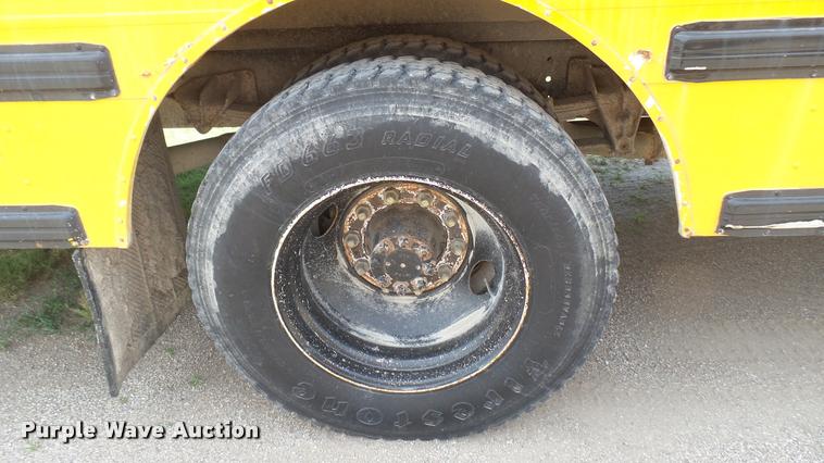 image for item DR9645 2004 International school bus