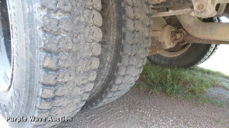 image for item DR9645 2004 International school bus