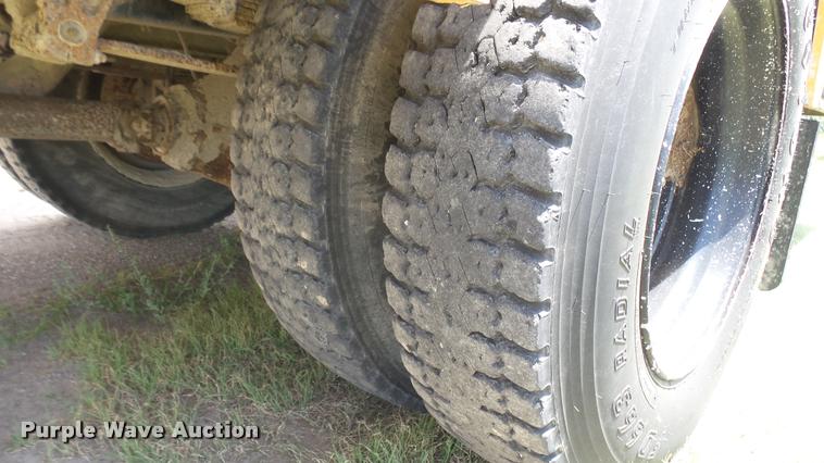 image for item DR9645 2004 International school bus