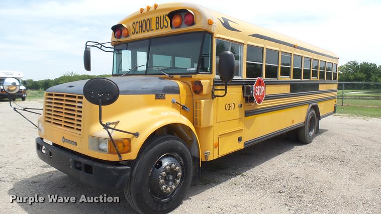 image for item DR9646 2003 International 3800 school bus