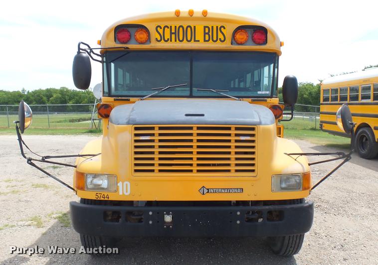 image for item DR9646 2003 International 3800 school bus