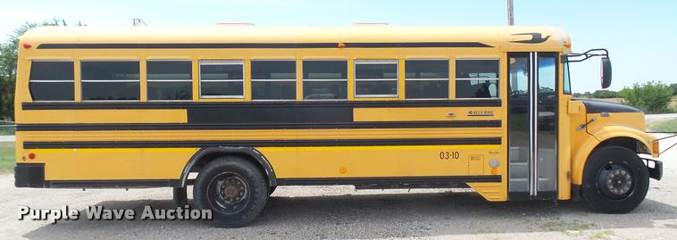 image for item DR9646 2003 International 3800 school bus