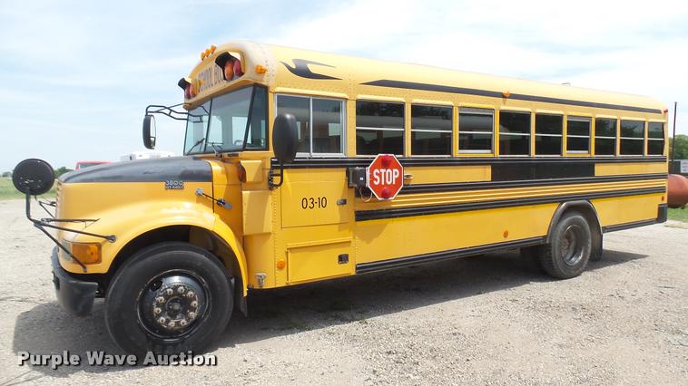 image for item DR9646 2003 International 3800 school bus