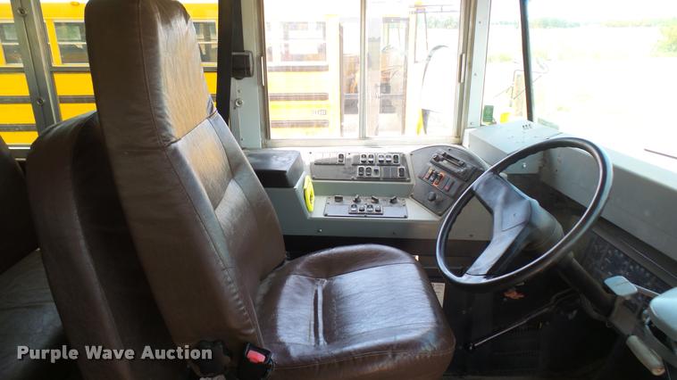 image for item DR9646 2003 International 3800 school bus