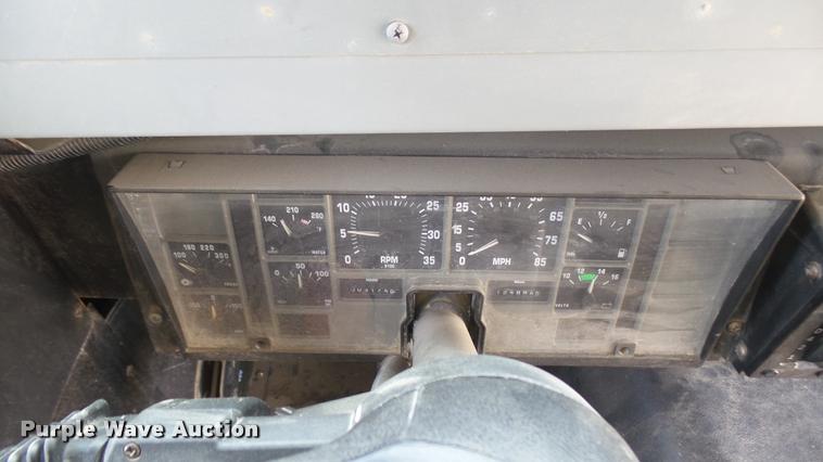 image for item DR9646 2003 International 3800 school bus