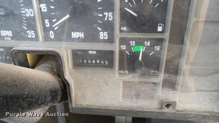 image for item DR9646 2003 International 3800 school bus