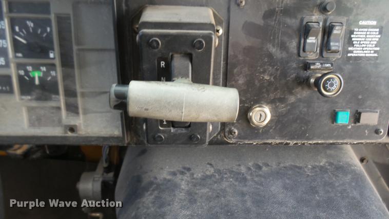 image for item DR9646 2003 International 3800 school bus