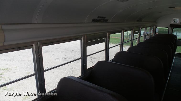 image for item DR9646 2003 International 3800 school bus