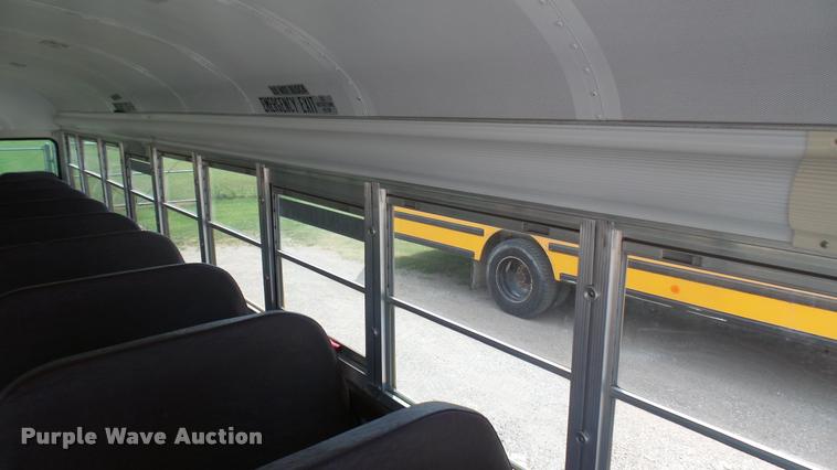 image for item DR9646 2003 International 3800 school bus