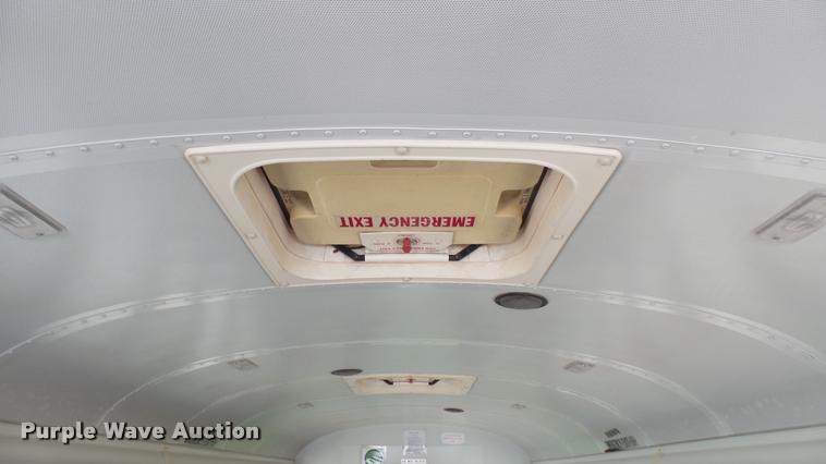 image for item DR9646 2003 International 3800 school bus