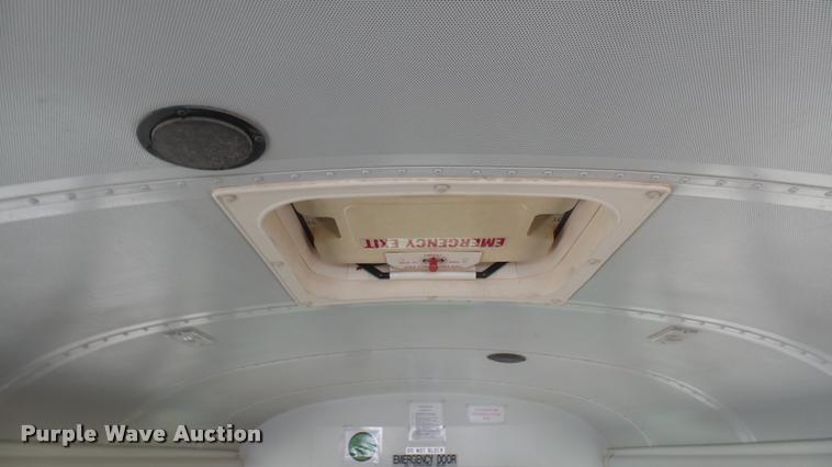 image for item DR9646 2003 International 3800 school bus