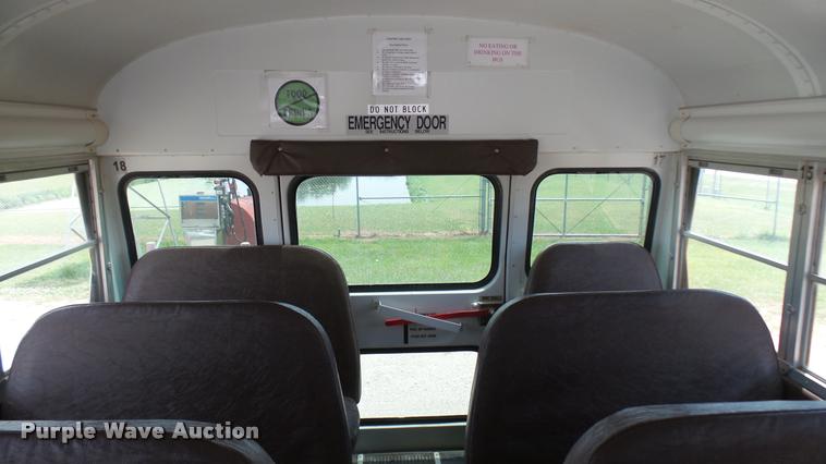 image for item DR9646 2003 International 3800 school bus
