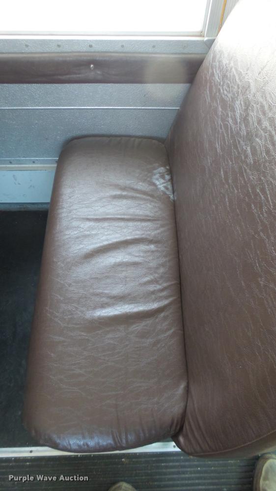 image for item DR9646 2003 International 3800 school bus