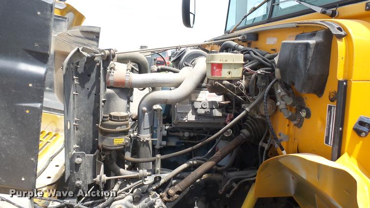 image for item DR9646 2003 International 3800 school bus