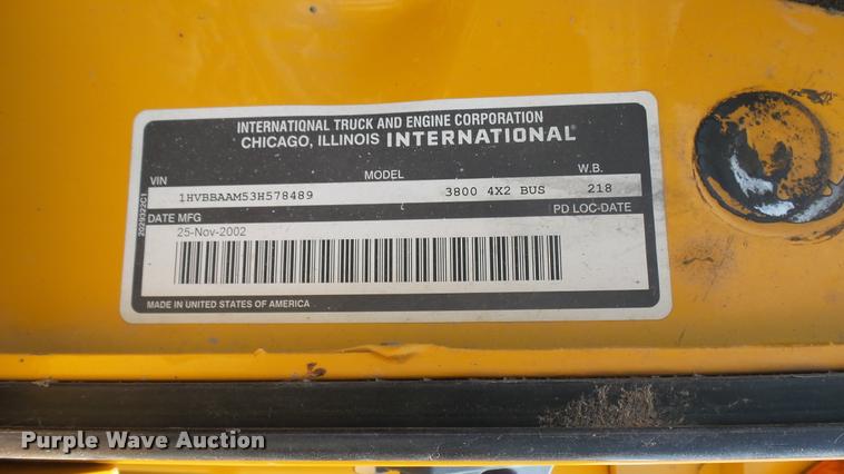 image for item DR9646 2003 International 3800 school bus