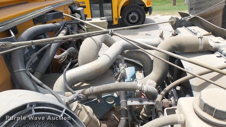 image for item DR9646 2003 International 3800 school bus