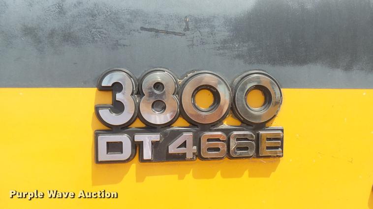 image for item DR9646 2003 International 3800 school bus