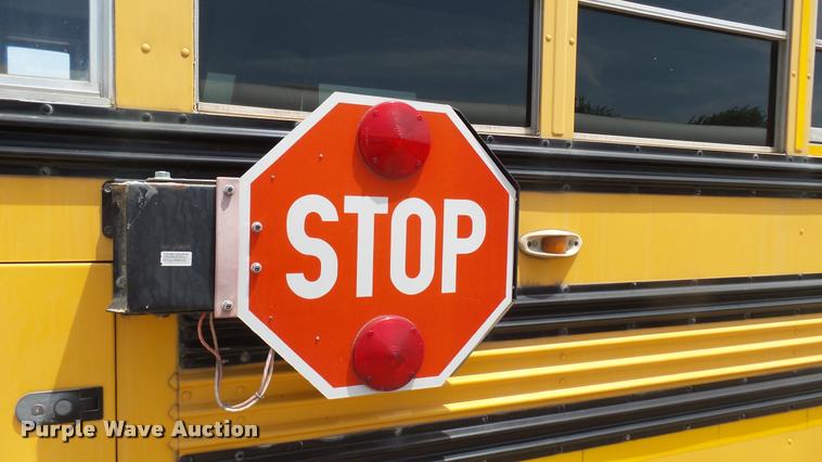 image for item DR9646 2003 International 3800 school bus