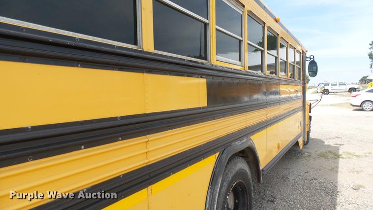 image for item DR9646 2003 International 3800 school bus