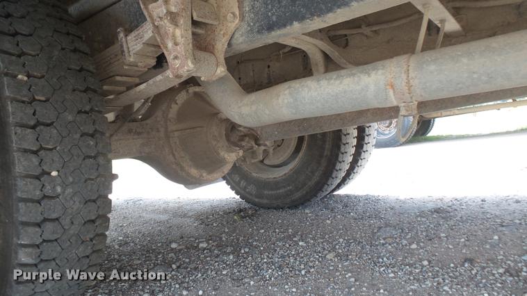 image for item DR9646 2003 International 3800 school bus