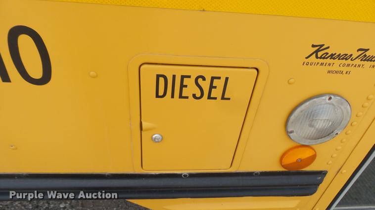 image for item DR9646 2003 International 3800 school bus