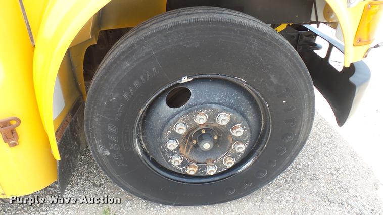 image for item DR9646 2003 International 3800 school bus