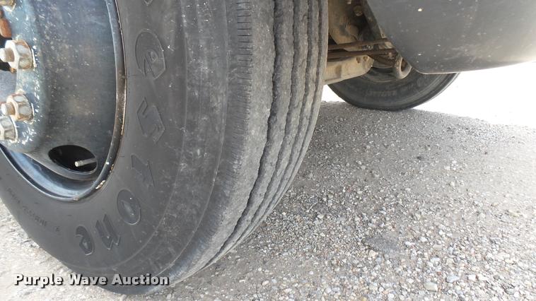 image for item DR9646 2003 International 3800 school bus