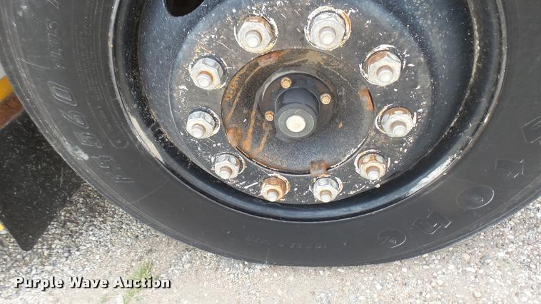 image for item DR9646 2003 International 3800 school bus