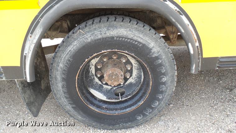 image for item DR9646 2003 International 3800 school bus