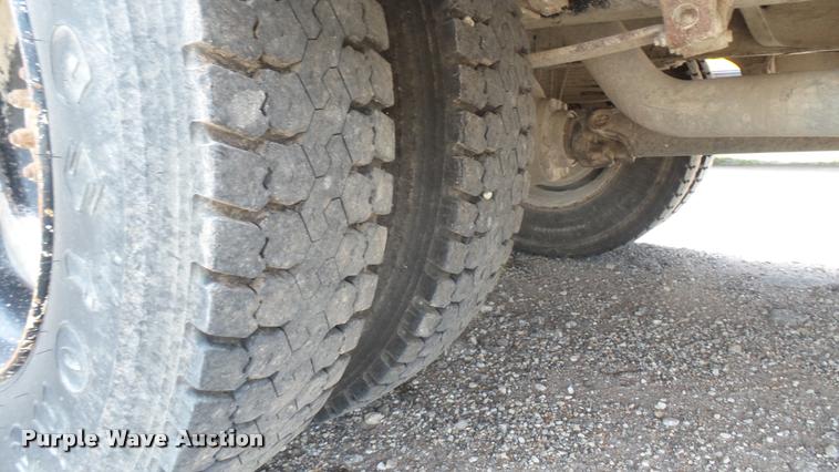 image for item DR9646 2003 International 3800 school bus