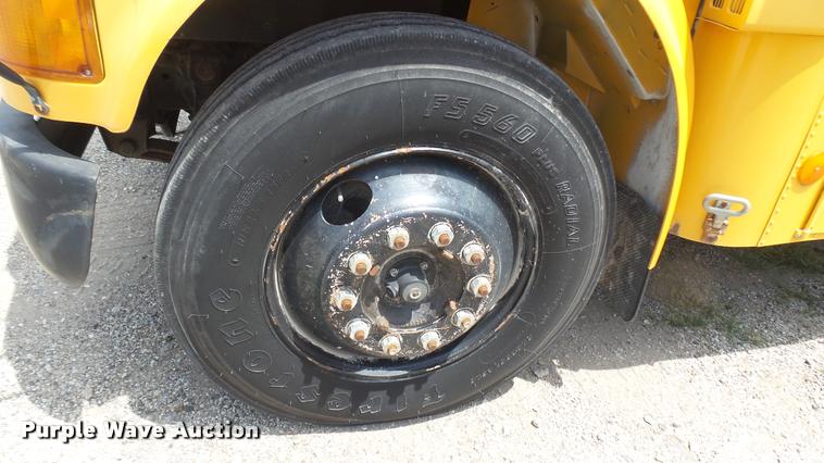 image for item DR9646 2003 International 3800 school bus