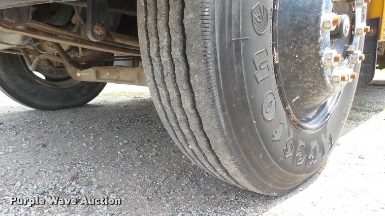 image for item DR9646 2003 International 3800 school bus