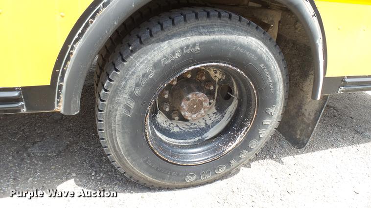 image for item DR9646 2003 International 3800 school bus