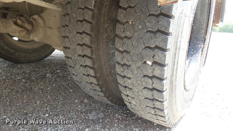 image for item DR9646 2003 International 3800 school bus