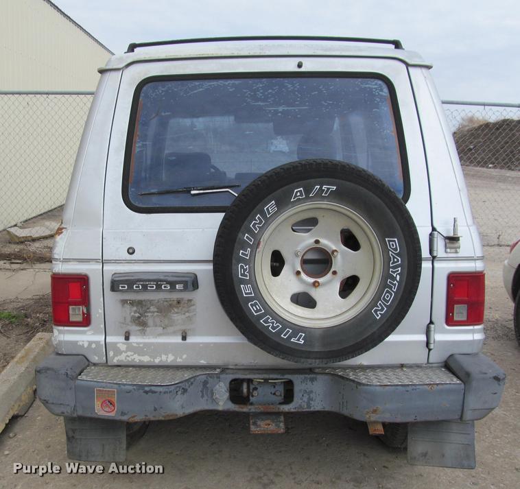 image for item J2567 1987 Dodge Raider SUV