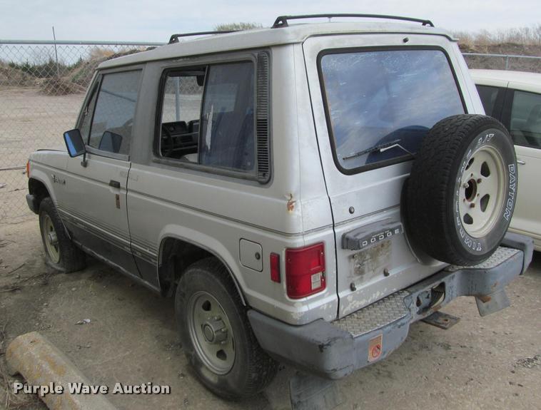 image for item J2567 1987 Dodge Raider SUV