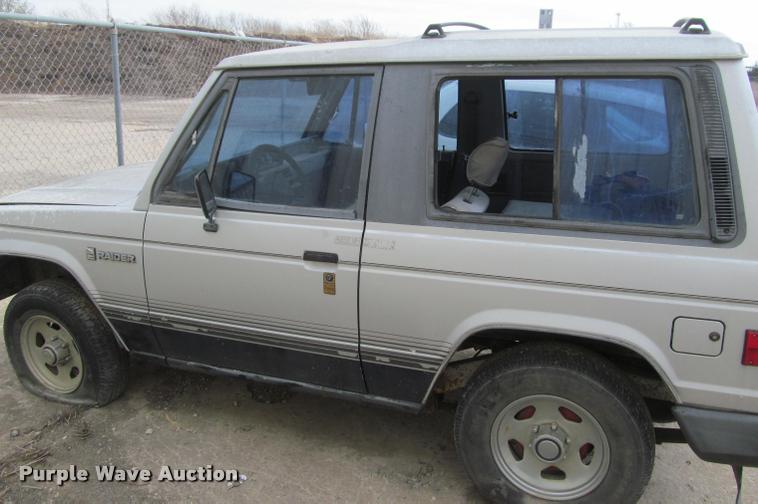 image for item J2567 1987 Dodge Raider SUV