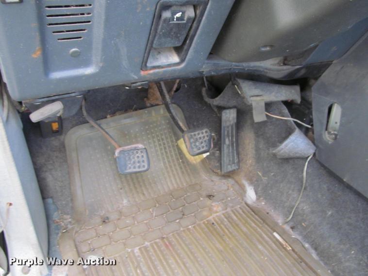 image for item J2567 1987 Dodge Raider SUV
