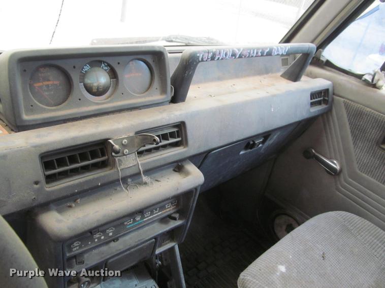 image for item J2567 1987 Dodge Raider SUV